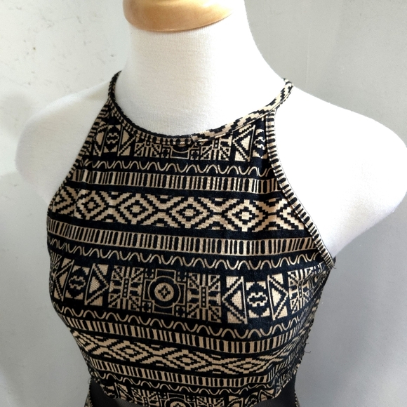 Lovley Day | Elegant Black and Brown Patterned Dress With Sheer Cut Out - Picture 4 of 13